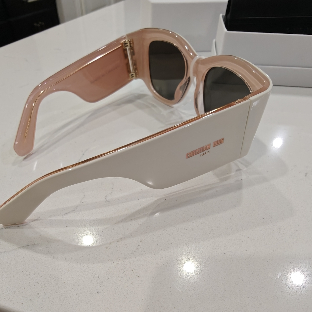 NEW DIOR Sunglasses - Picture 3 of 3